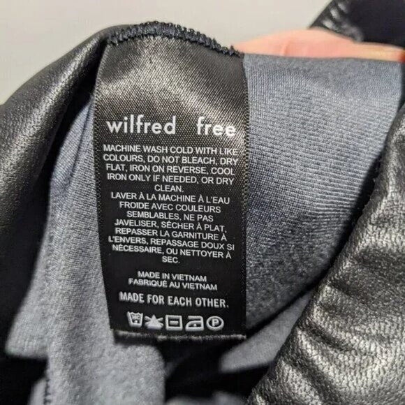 Aritzia Wilfred Free | Daria High-waisted Vegan Leather leggings in Black - Picture 7 of 8